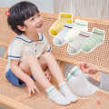 Factory de gros conception personnalisée Enfants Chaussettes pour enfants mignons 100% coton chaussettes de garçon blanc jacquard